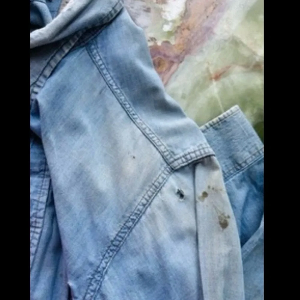 VINTAGE 1970s LEVI'S WORK SHIRT ORANGE TAB BLUE DENIM CHAMBRAY DISTRESSED XL - Picture 9 of 10